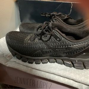 ASICS All Black Size 81/2 like new only worn a handful of times